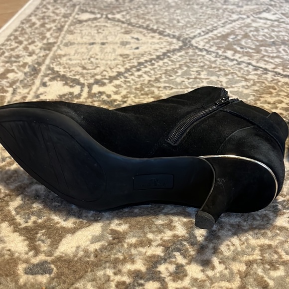 Anne Klein Flex black suede booties - Picture 4 of 6